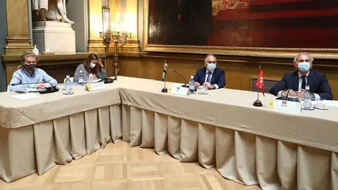 Gait&aacute;n, segundo por la derecha, durante la reuni&oacute;n (CEDIDA)