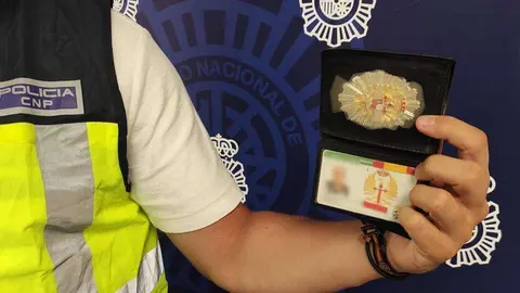 el-detenido-se-hacia-pasar-por-un-agente-del-cuerpo-nacional-de-policia