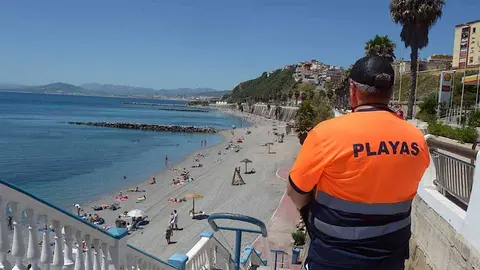 trabajador playa