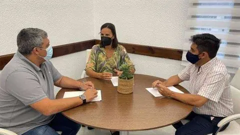 Yamal Dris y Coral Rojas-Marcos, durante la reuni&oacute;n (CEDIDA)