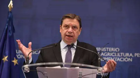 el-ministro-de-agricultura-pesca-y-alimentacion-luis-planas-ofrece-una-rueda-de-prensa-en-la-sede-del-ministerio-previa-a-la-conferencia-sectorial-de-agricultura-y-desarrollo-rural-en-madrid-espana-a-23-de-julio-d