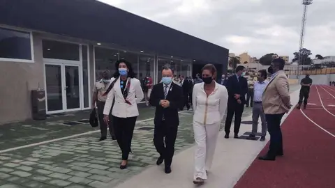 Casteleiro y Vivas, durante su visita a la pista de atletismo (C.A.)