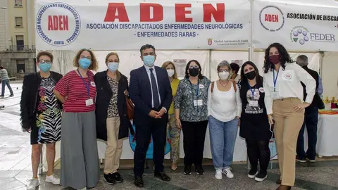 Miembros de ADEN junto al vicepresidente segundo, Carlos Rontom&eacute; (CEDIDA)