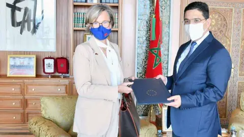 Llombart, junto al ministro marroqu&iacute; Nasser Bourita (MINISTERIO DE AAEE DE MARRUECOS)