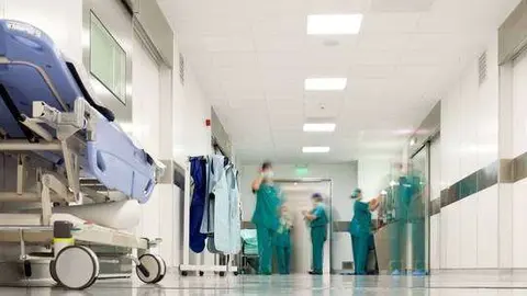Pasillo de hospital / Archivo