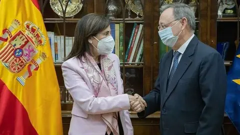El presidente Vivas con la ministra de Defensa Margarita Robles