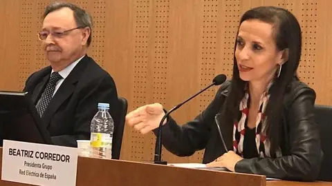 Beatriz Corredor durante la presentaci&oacute;n del cable submarino