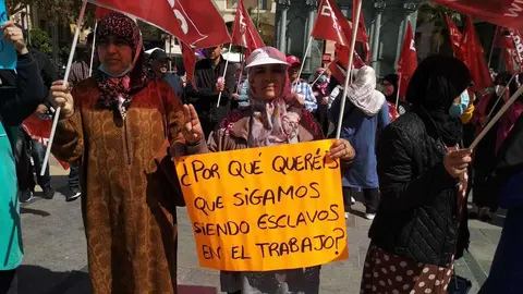 1&ordm; de Mayo transfronterizos plaza de Los Reyes