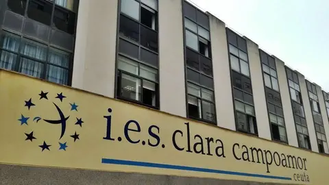 Fachada IES Clara Campoamor