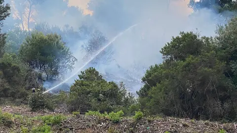 Incendio Monte Hacho bomberos 4 de mayo 2022