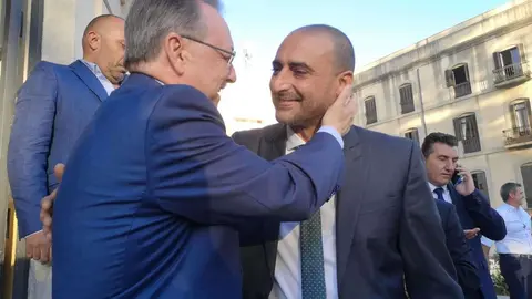 Juan Vivas y Luhay Hamido en la celebraci&oacute;n institucional del ascenso a Primera RFEF de la AD Ceuta