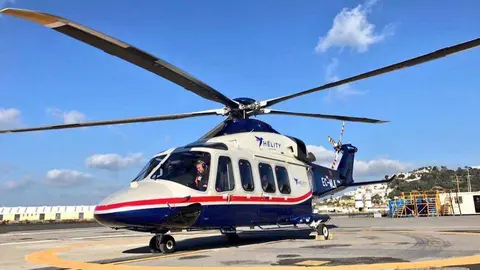 helic&oacute;ptero de la compa&ntilde;&iacute;a Hélity en el helipuerto de Ceuta