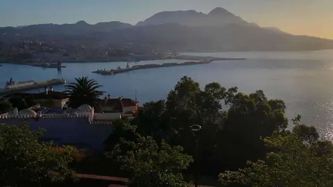 Panor&aacute;mica de la bah&iacute;a norte de Ceuta desde la ermita de San Antonio