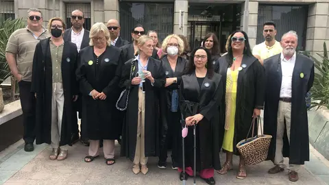 Concentraci&oacute;n de los abogados del Turno de Oficio de Ceuta con motivo del D&iacute;a de la Justicia Gratuita
