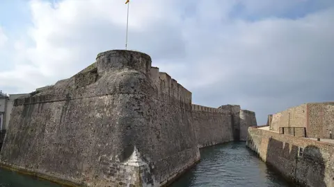 Foso Murallas, cielos cubiertos
