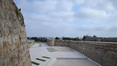 Murallas Reales, cielo cubierto