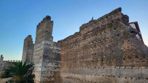 Murallas Merinies, cielos despejados / Archivo