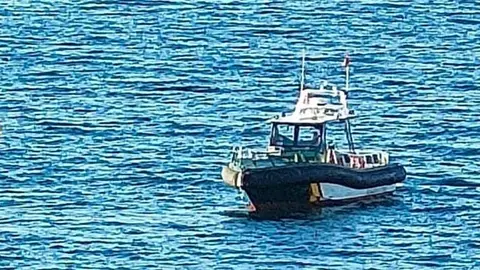 Embarcaci&oacute;n Guardia Civil fuera