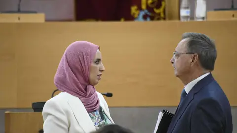 F&aacute;tima Hamed Hossain, MDyC, Pleno con Juan Vivas