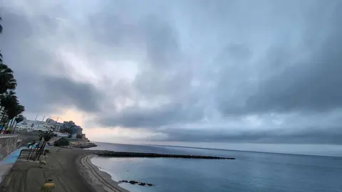Playa de la Ribera, cielos cubiertos&nbsp;