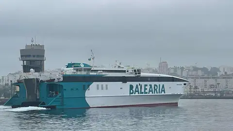 Ferri Bale&agrave;ria, puerto, niebla