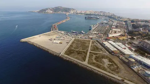 Reconstrucci&oacute;n del dique abrigo de la explanada de la ampliaci&oacute;n del muelle de Poniente