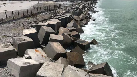 econstrucci&oacute;n del dique abrigo de la explanada de la 1&ordf; Fase de la ampliaci&oacute;n de Poniente