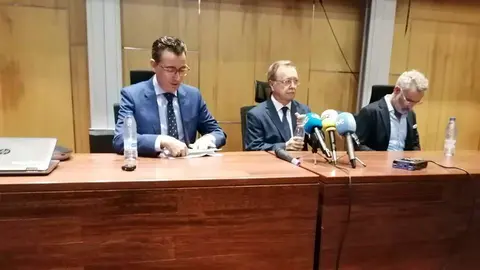El presidente de la Ciudad, Juan Vivas, y los representantes de Telef&oacute;nica, en el acto inaugural del encuentro (C.A.)