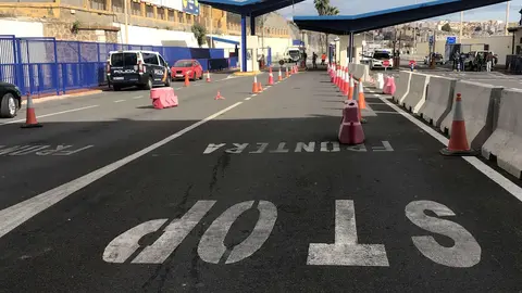 Carril para motos en la frontera del Tarajal