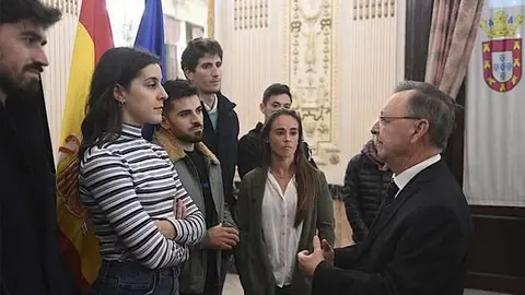 Carolina Mar&iacute;n departe con el presidente Vivas durante la recepci&oacute;n (CEDIDA)