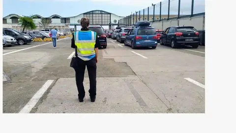 polic&iacute;a portuaria cuadrada