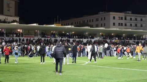 AD Ceuta - Elche invasi&oacute;n de campo tras la victoria