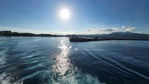 Puerto cielo despejado