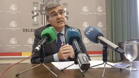  Rafael Garc&iacute;a, durante el transcurso de una rueda de prensa 