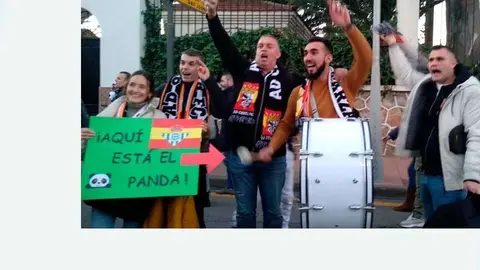 Aficionados ceut&iacute;es, camino del estadio (C.A.)