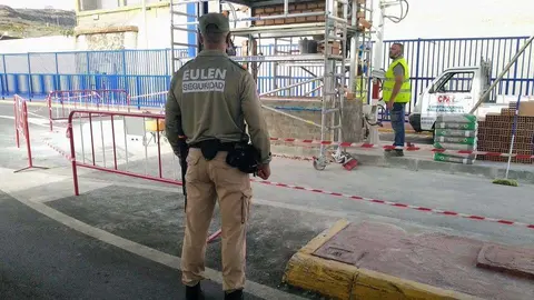 Trabajador de la seguridad privada, en la frontera (C.A./ARCHIVO)
