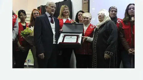cuadrada Los padres de la doctora Soraya entregan el galard&oacute;n a una representaci&oacute;n del voluntariado (C.A.) a&ntilde;os 2019