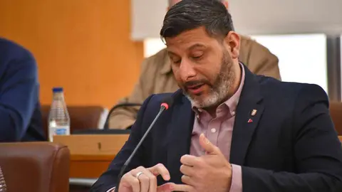  Mohamed Mustafa durante su intervenci&oacute;n en el Pleno de este martes./Sakona 