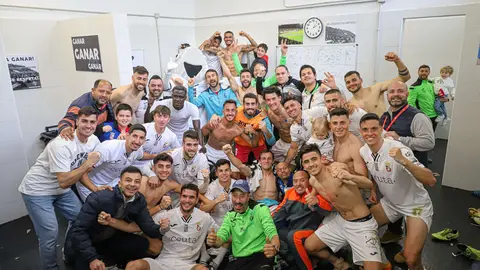 Quinta celebraci&oacute;n de victoria consecutiva de la AD Ceuta (Cedida)