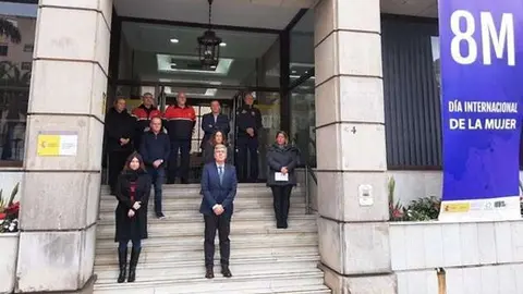 Concentraci&oacute;n ante las puertas de la Delegaci&oacute;n del Gobierno (CEDIDA)