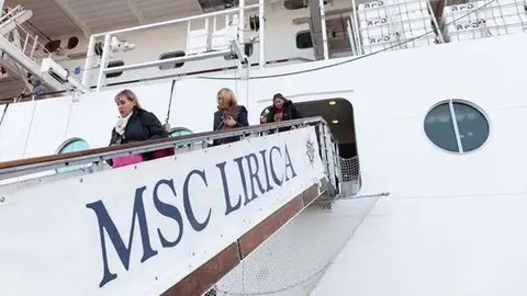 El crucero MSC L&iacute;rica, en una de sus escalas en Ceuta (CEDIDA)