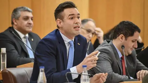  Carlos Verdejo, junto a Ram&iacute;rez, en una imagen de archivo. 