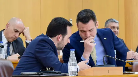 Verdejo y Redondo, a los que no les cuadran los n&uacute;meros de los desfibriladores