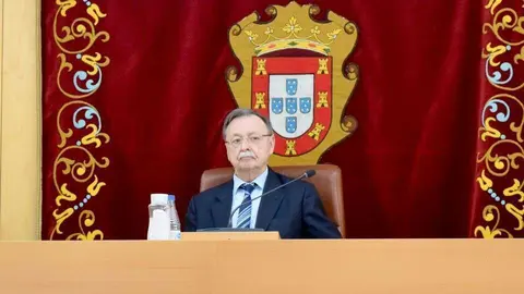  Juan Vivas, durante el transcurso de una sesi&oacute;n plenaria / Alejandro Castillo 
