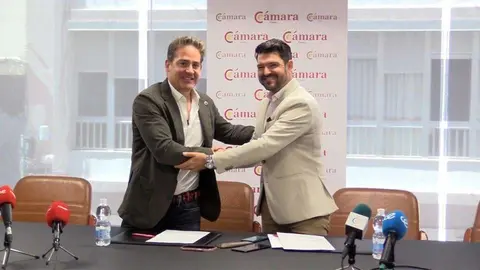 Bulaix y Prado, tras la firma del acuerdo (C.A.)