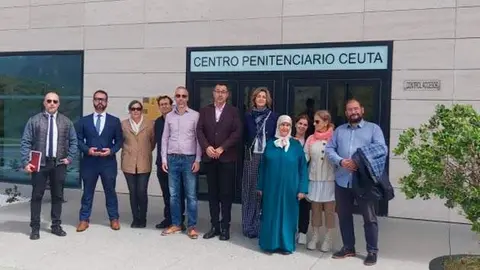 El grupo de empresarios, en el centro penitenciario (CEDIDA)