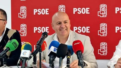  Juan Guti&eacute;rrez durante la comparecencia de este mi&eacute;rcoles en la sede del PSOE / Laura Ortiz 
