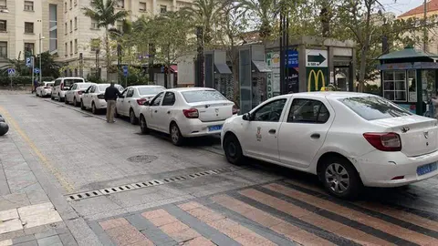 Parada de taxis en la Plaza de los Reyes (C.A./ARCHIVO)