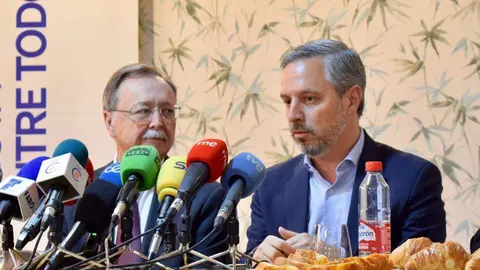 Juan Vivas y Juan Bravo, en un encuentro con la prensa