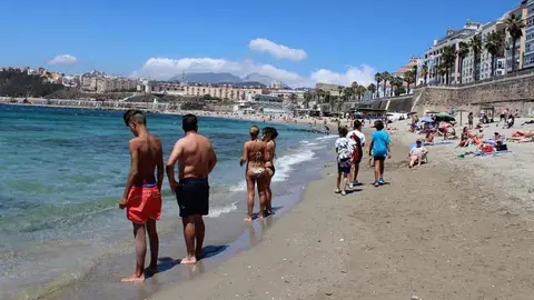 Ba&ntilde;istas, en un d&iacute;a de playa (C.A./ARCHIVO)
